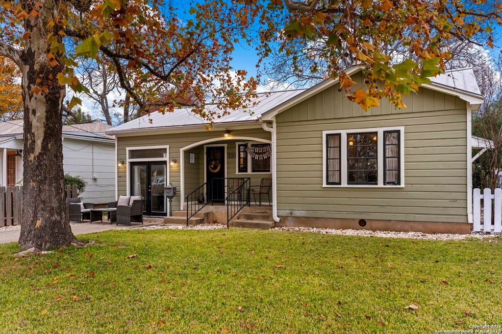 Photo of 210 N Acorn, Fredericksburg, TX 78624 (MLS # 1931587)