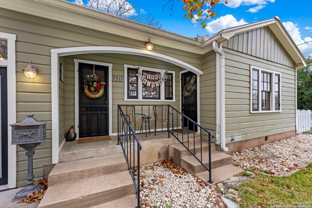 Photo of 210 N Acorn, Fredericksburg, TX 78624 (MLS # 1931587)