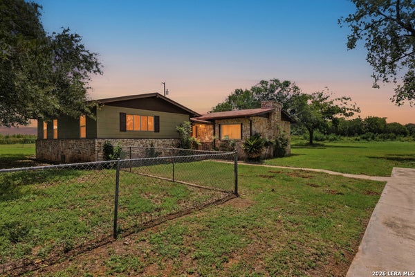 11695 BLANCHARD RD, ATASCOSA, TX 78002 - Image c0f4f191d224afb9ced7eccbcabc933e/3577727201