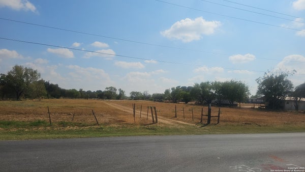 18000 WISDOM RD, LYTLE, TX 78052 - Image c108ffb9dc94f0fc1e4e0f60bde2c888/2850542777