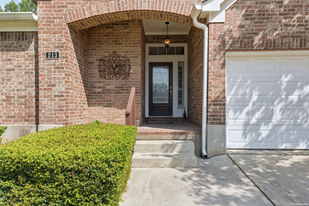 Photo of 213 Bending Oak, New Braunfels, TX 78132 (MLS # 1961655)