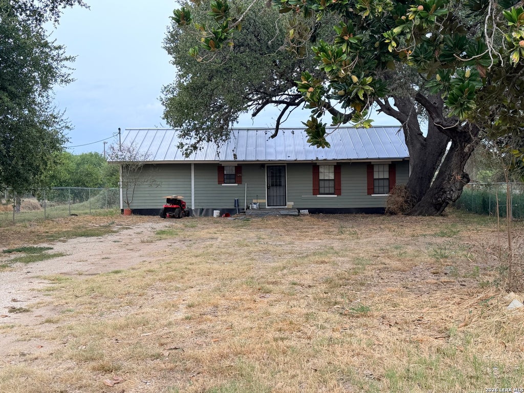 Photo of 1008 N MAIN ST, Pleasanton, TX 78064 (MLS # 2012552)