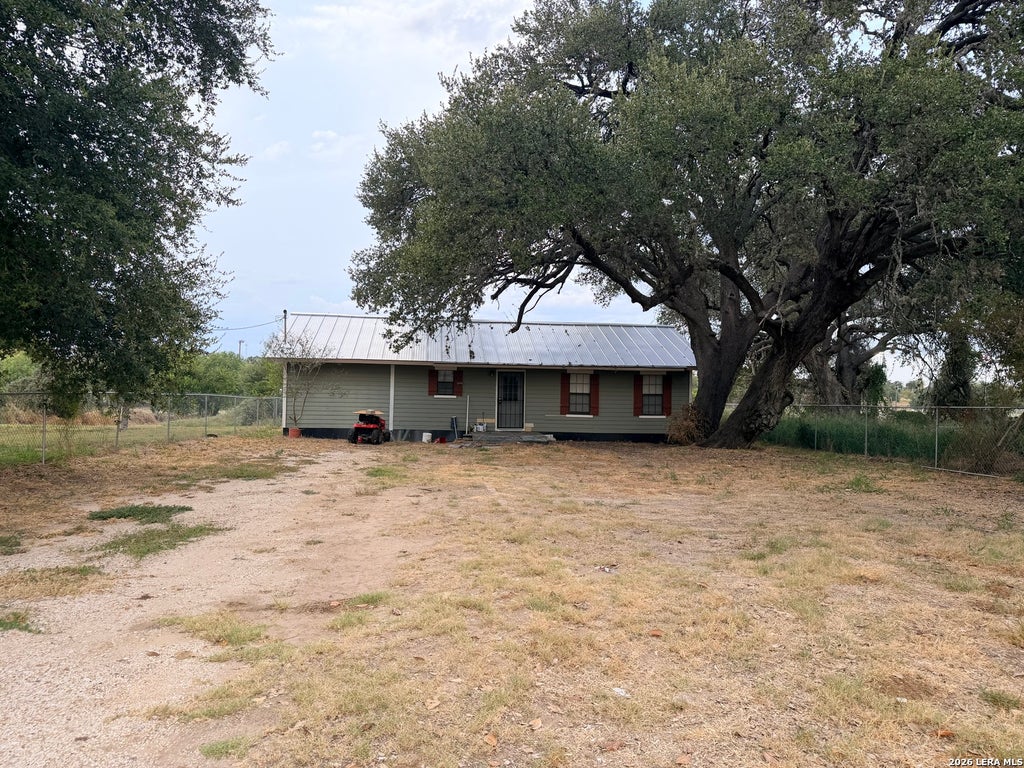 Photo of 1008 N MAIN ST, Pleasanton, TX 78064 (MLS # 2012552)