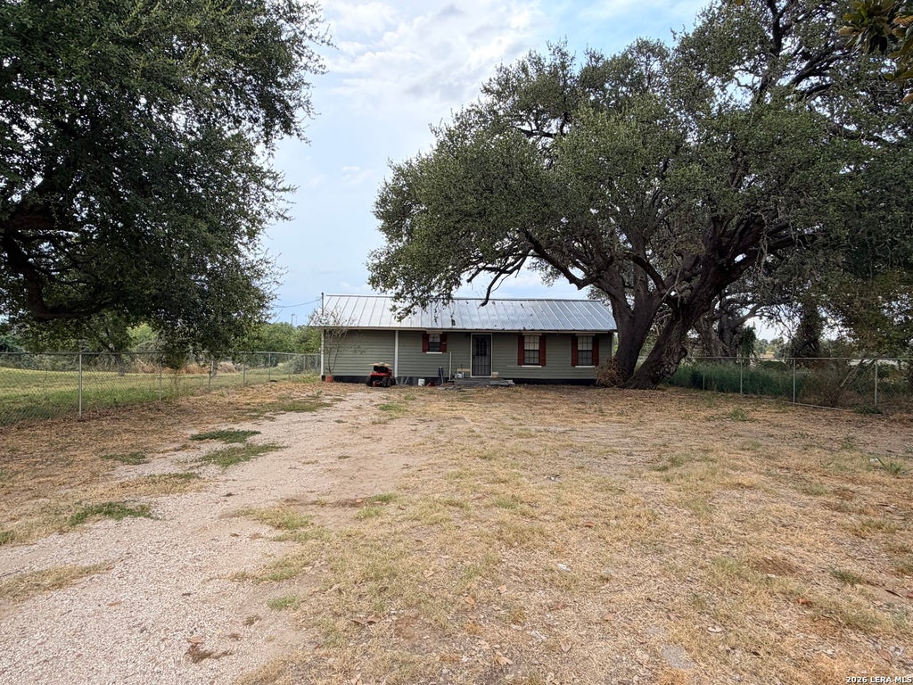 Photo of 1008 N MAIN ST, Pleasanton, TX 78064 (MLS # 2012552)