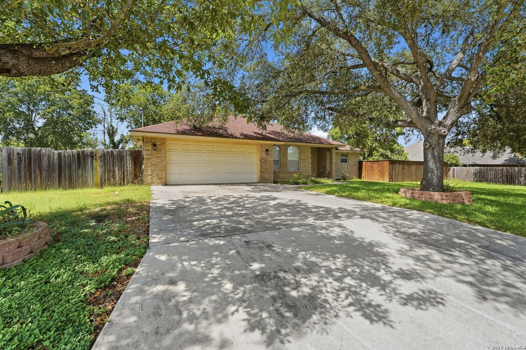 Photo of 632 E Donegan, Seguin, TX 78155 (MLS # 2001259)