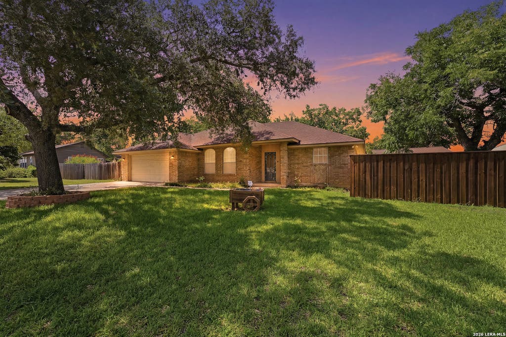 Photo of 632 E Donegan, Seguin, TX 78155 (MLS # 2001259)