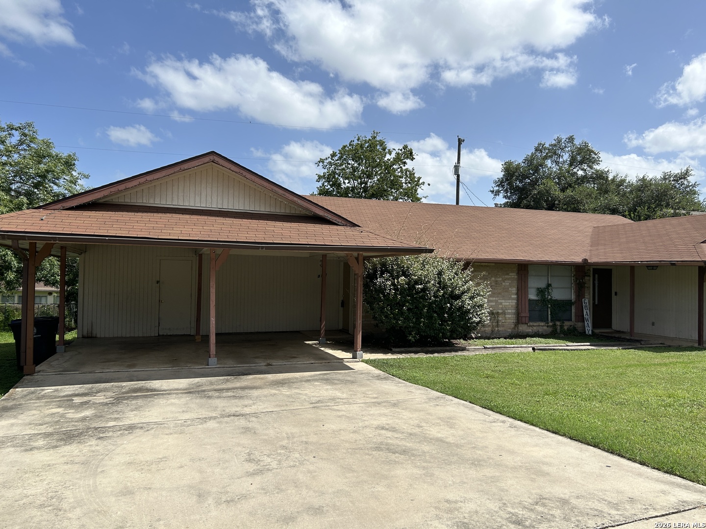 Photo 1 of 26 — 317 Briarwood Dr, New Braunfels, TX 78130