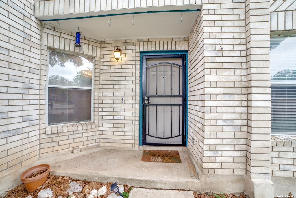Photo of 9818 KENBRIDGE DR, San Antonio, TX 78250 (MLS # 1958975)