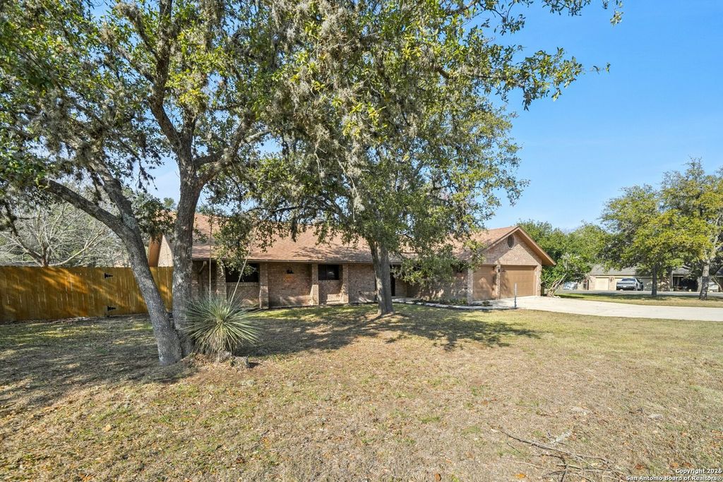 Photo of 29735 Saddleback, Boerne, TX 78015 (MLS # 1885397)