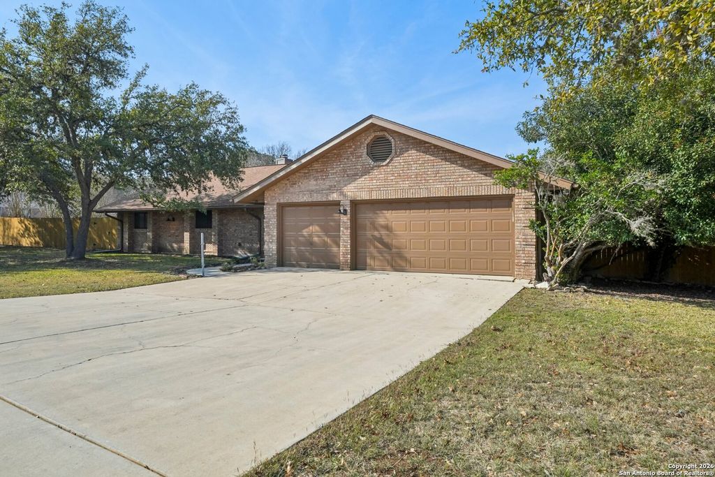 Photo of 29735 Saddleback, Boerne, TX 78015 (MLS # 1885397)