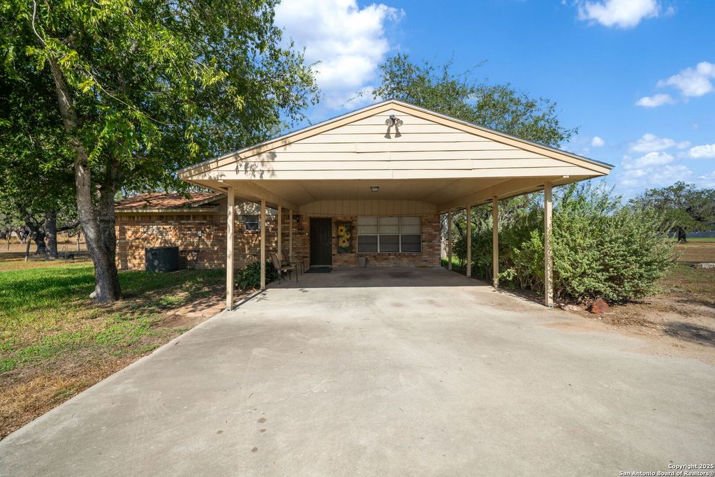 Photo of 82 Pulliam, Pleasanton, TX 78064 (MLS # 1898584)