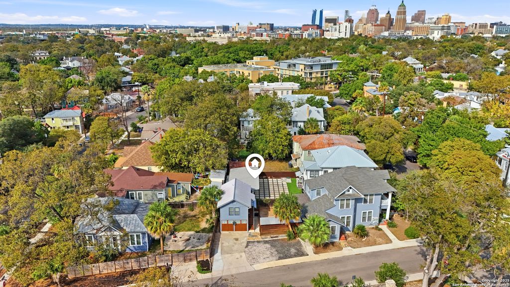 Photo of 135 ADAMS ST 4 #4, San Antonio, TX 78210 (MLS # 1924966)