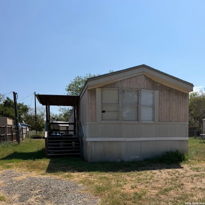 1606 THE LANE ST, PLEASANTON, TX 78064 - Image c1e1d3d5110de4be1a2cab7fbb4a4a45/3146652156