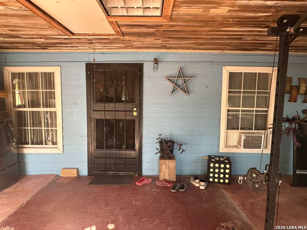 Photo of 518 SW 18TH St, San Antonio, TX 78207 (MLS # 2014600)