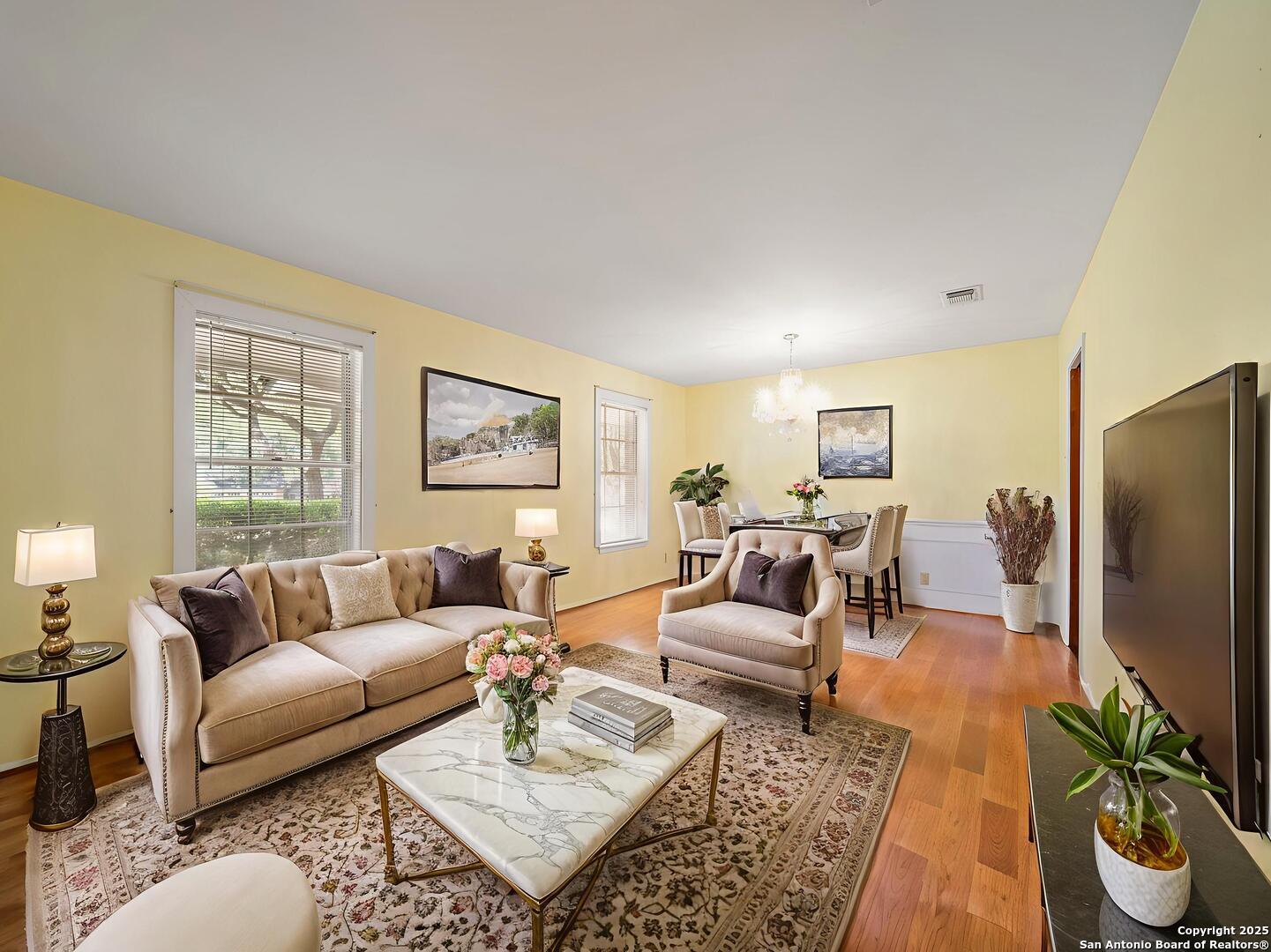 107 La Salle Pl