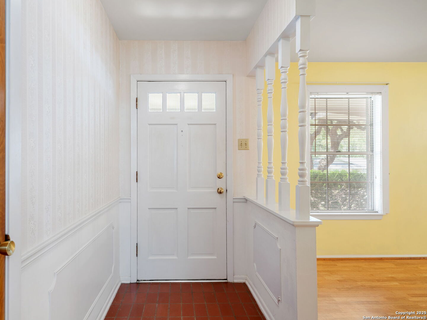 107 La Salle Pl