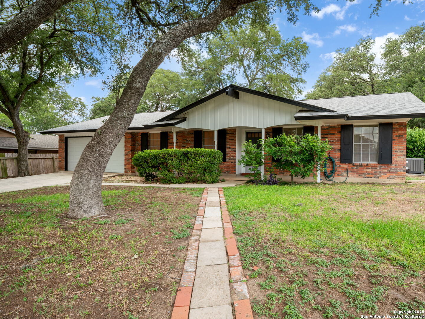 107 La Salle Pl