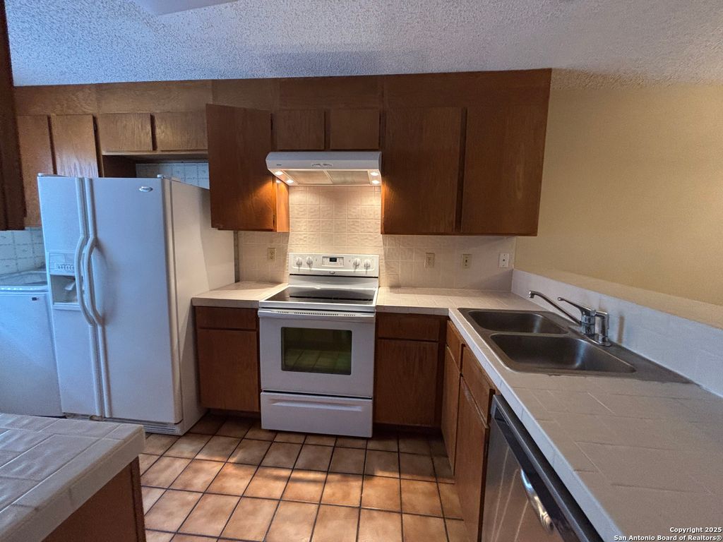 Photo of 11815 Vance Jackson 1602 #1602, San Antonio, TX 78230 (MLS # 1925702)