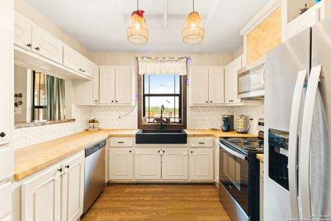 A home in Devine