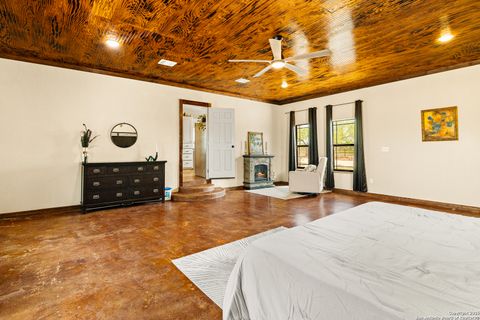 A home in Devine