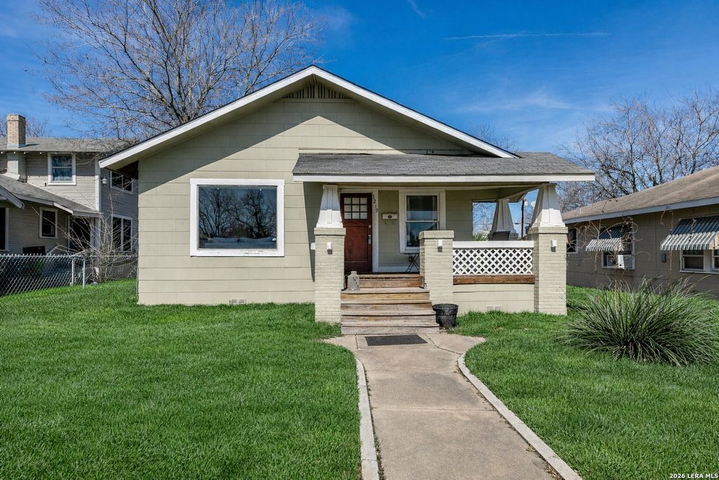 Photo of 1219 E E Drexel Ave, San Antonio, TX 78210 (MLS # 1942510)