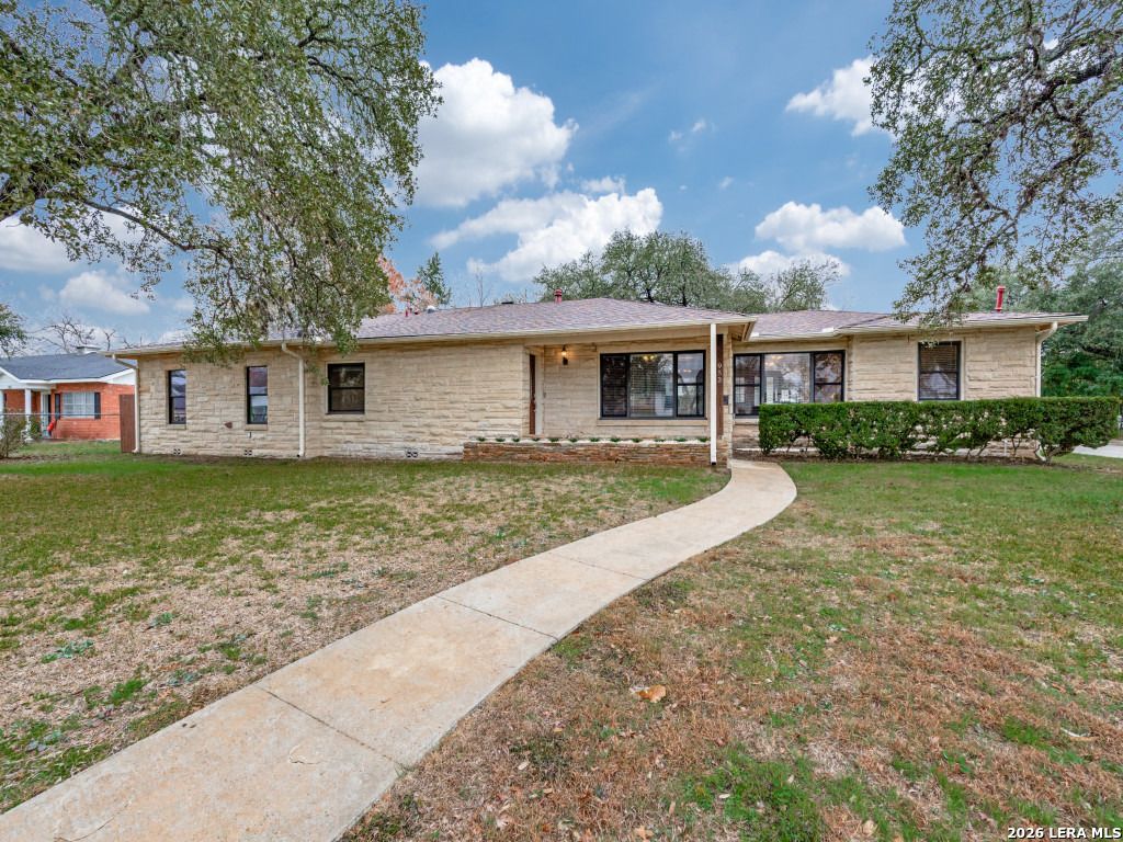 Photo of 953 E Cedar, Seguin, TX 78155 (MLS # 1937532)