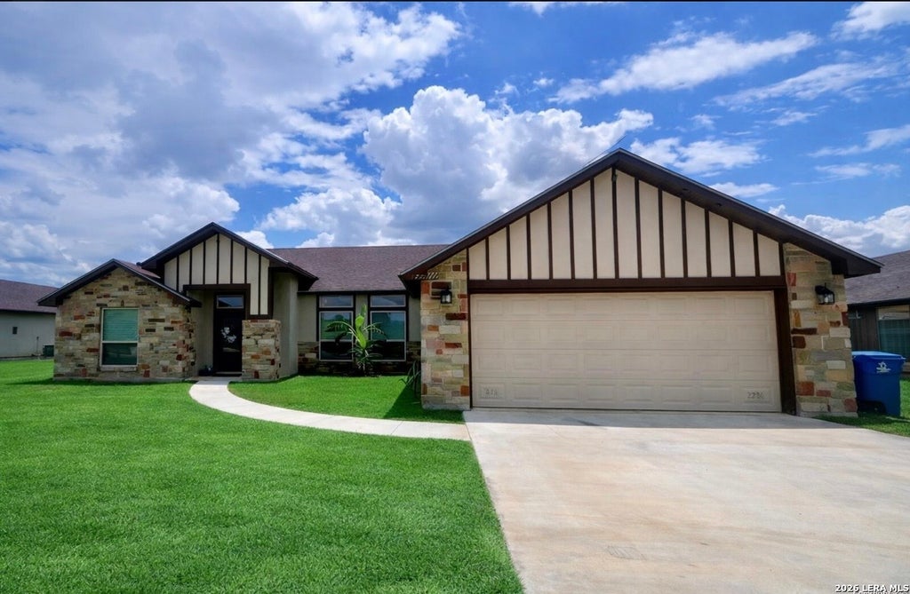 Photo of 1729 Vista View Dr, Pleasanton, TX 78064 (MLS # 2003243)