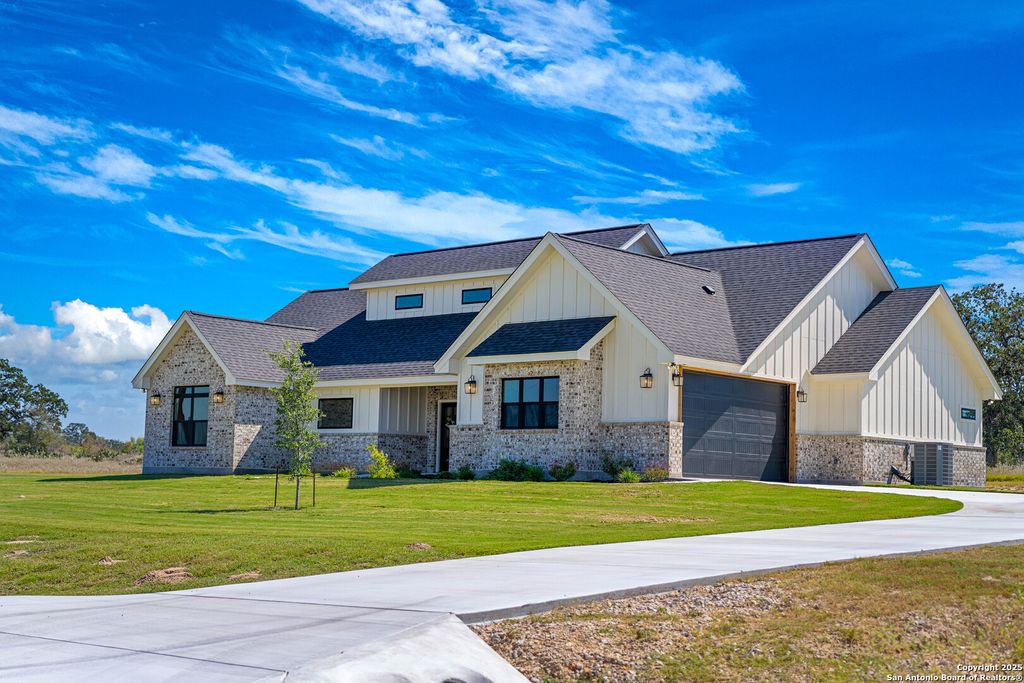 Photo of 156 Firewheel Loop, Floresville, TX 78114 (MLS # 1913638)
