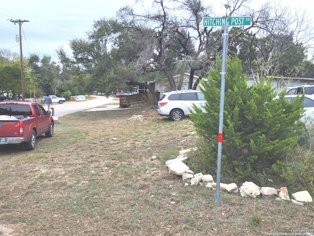 Photo of 712 La Cresta, Canyon Lake, TX 78133 (MLS # 1926243)