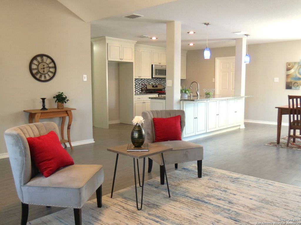 Photo of 303 Windy Knoll, Devine, TX 78016 (MLS # 1857454)