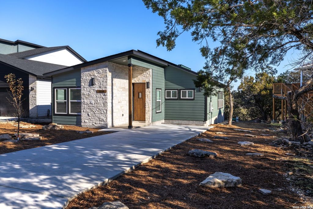 Photo of 1310 Mountain Top, Canyon Lake, TX 78133 (MLS # 1938391)