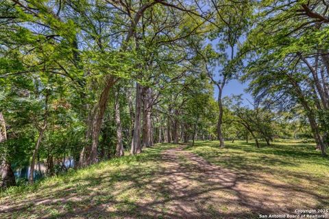 A home in Leakey