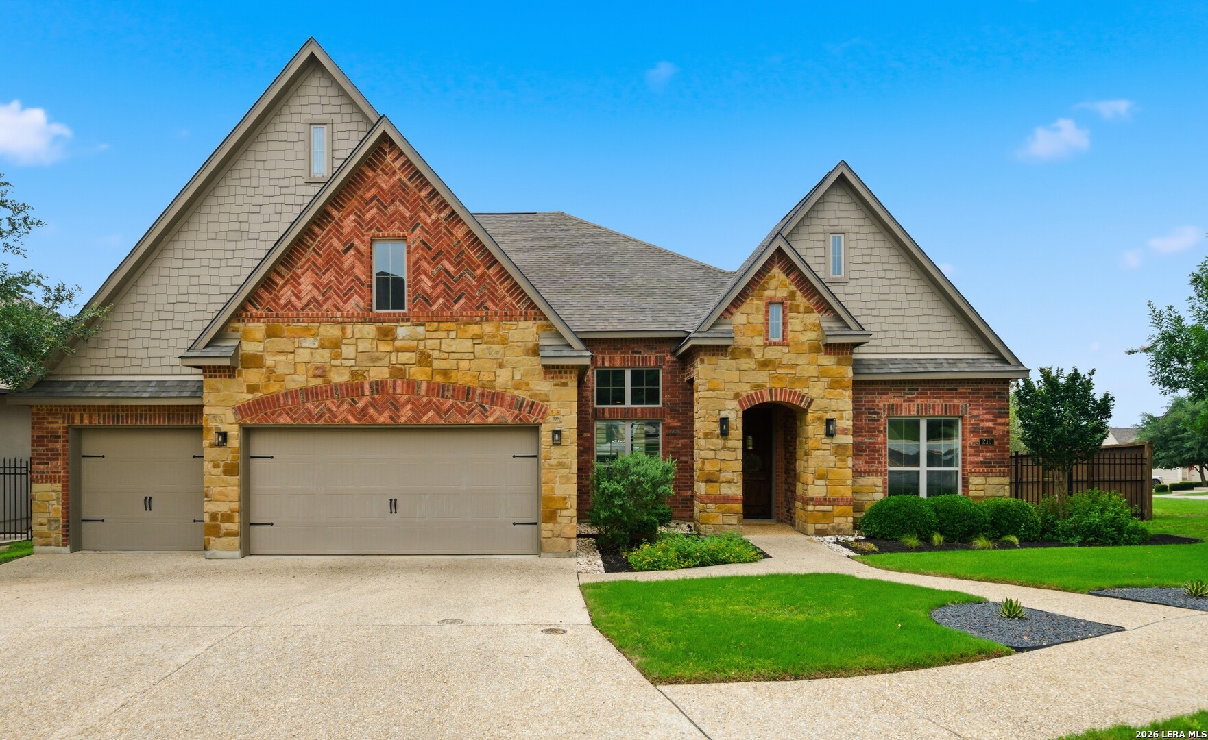 210 SHANNON CIR