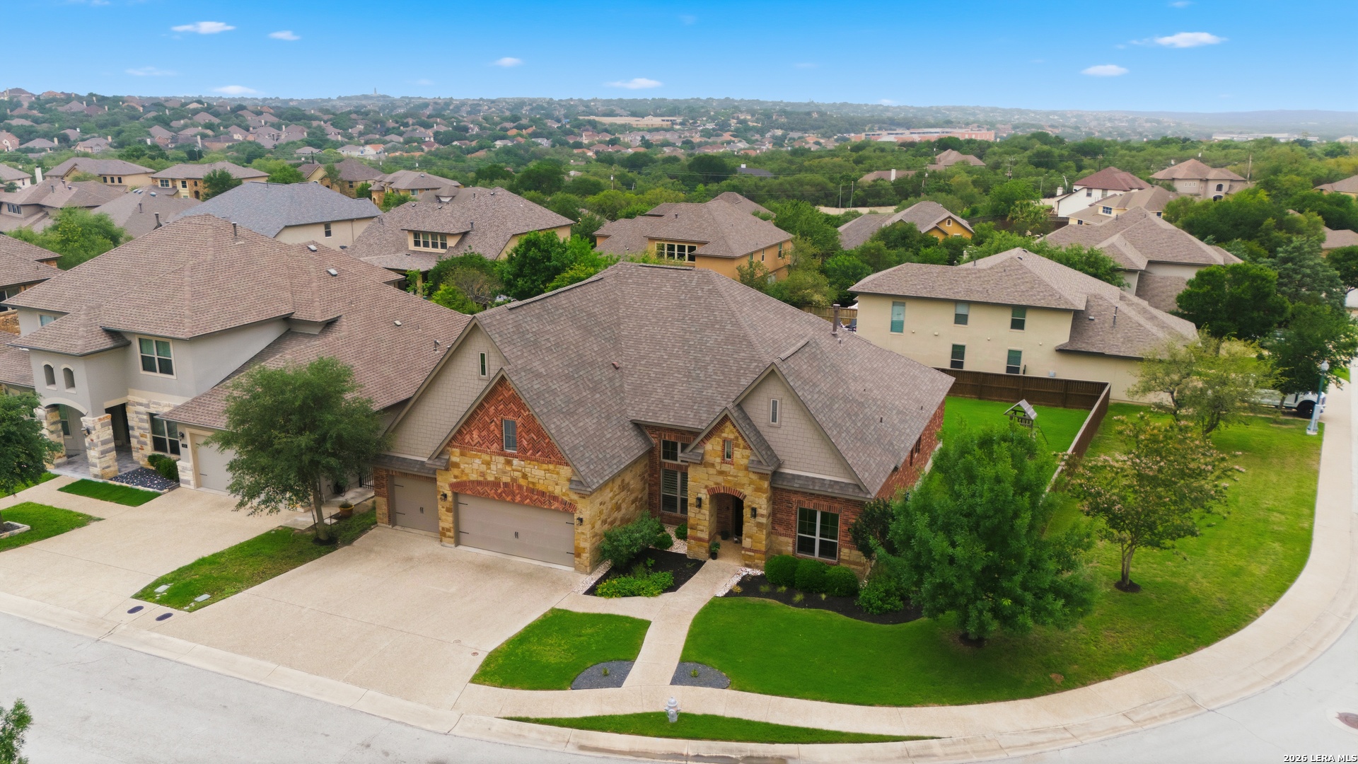 210 SHANNON CIR