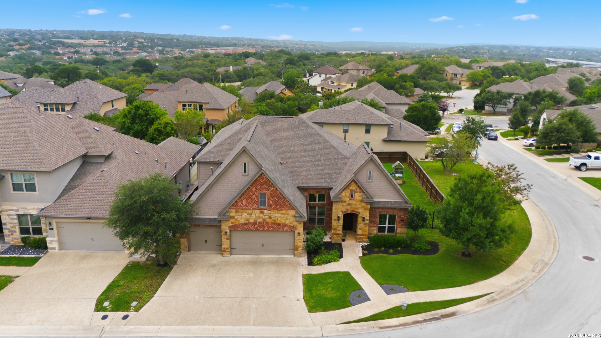 210 SHANNON CIR