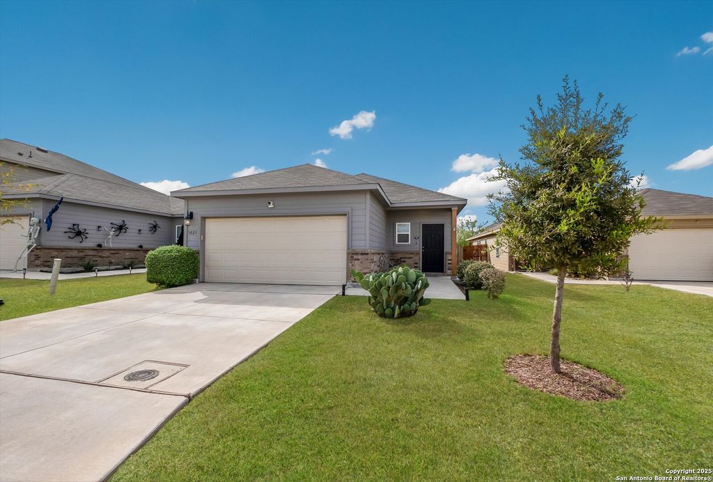 Photo of 3023 Laguna Cliffs, Converse, TX 78109 (MLS # 1967253)