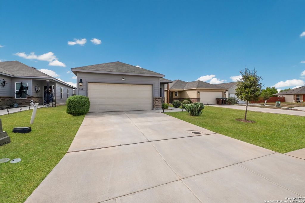 Photo of 3023 Laguna Cliffs, Converse, TX 78109 (MLS # 1967253)