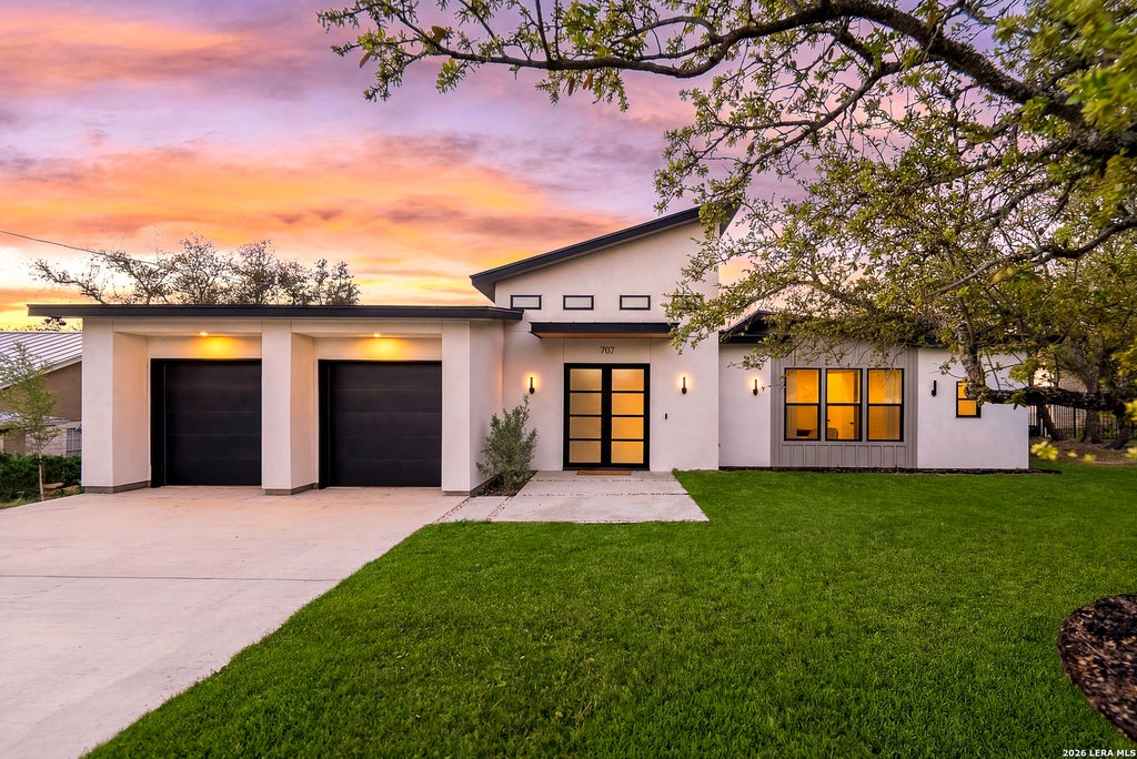Photo of 707 Lone Cir, San Antonio, TX 78260 (MLS # 2022000)