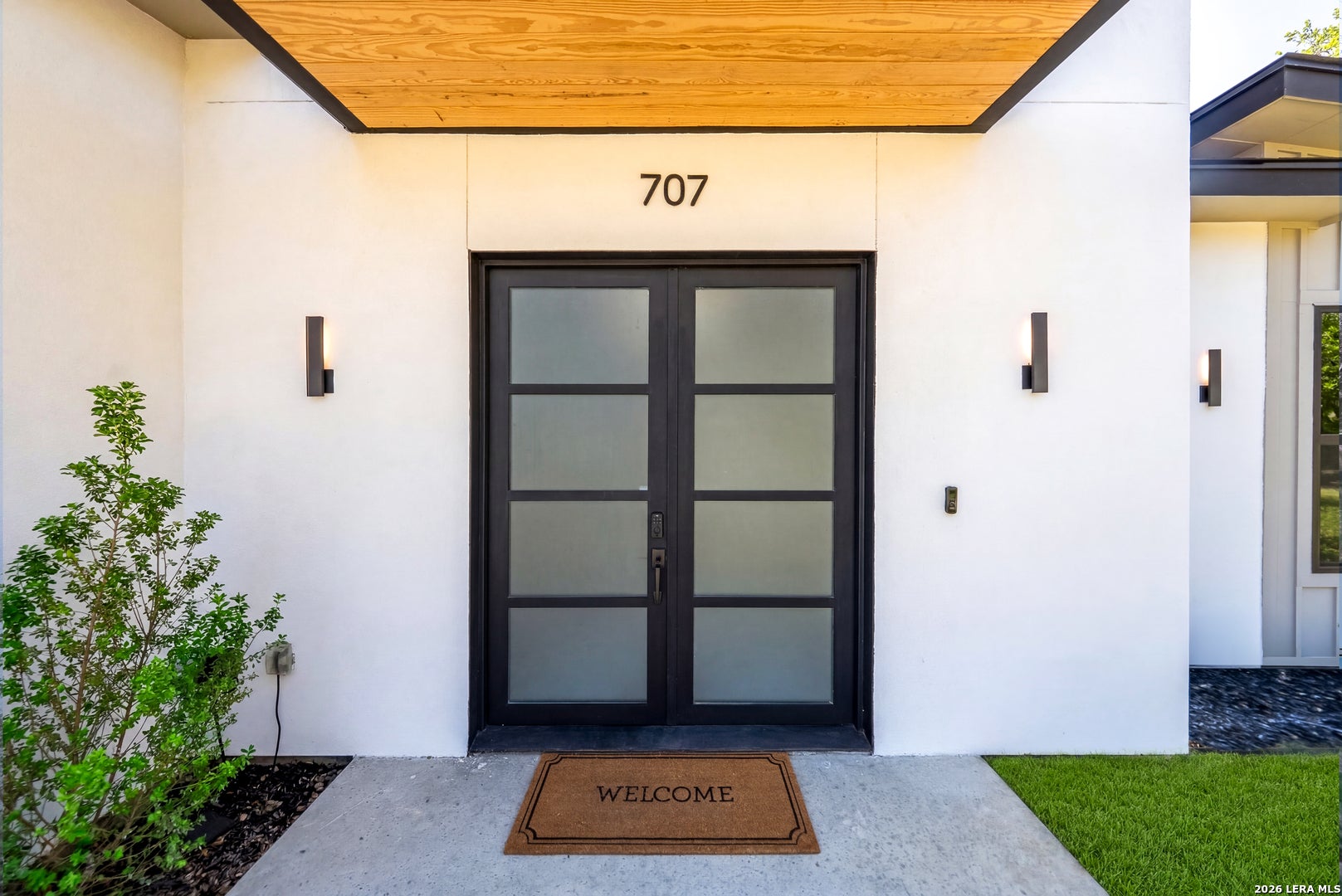 707 Lone Cir