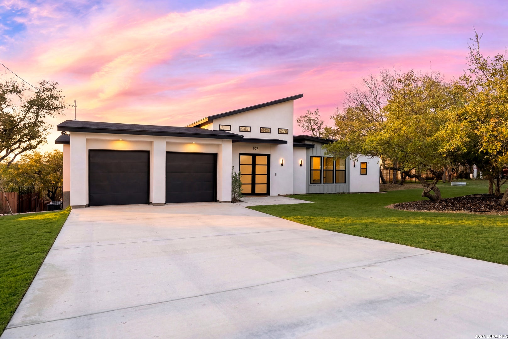 707 Lone Cir