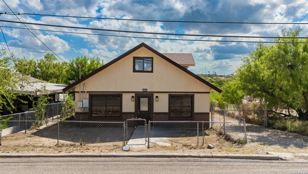 1622 AVENIDA ENCUENTRO, EAGLE PASS, TX 78852 - Image c2fec8711212d1997b81f8b08b4b1eac/77687022