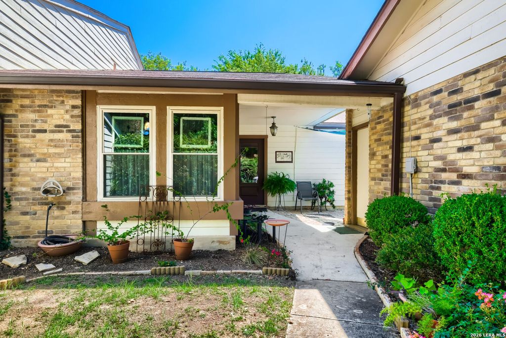 Photo of 11834 BURNING BEND ST, San Antonio, TX 78249 (MLS # 1993600)