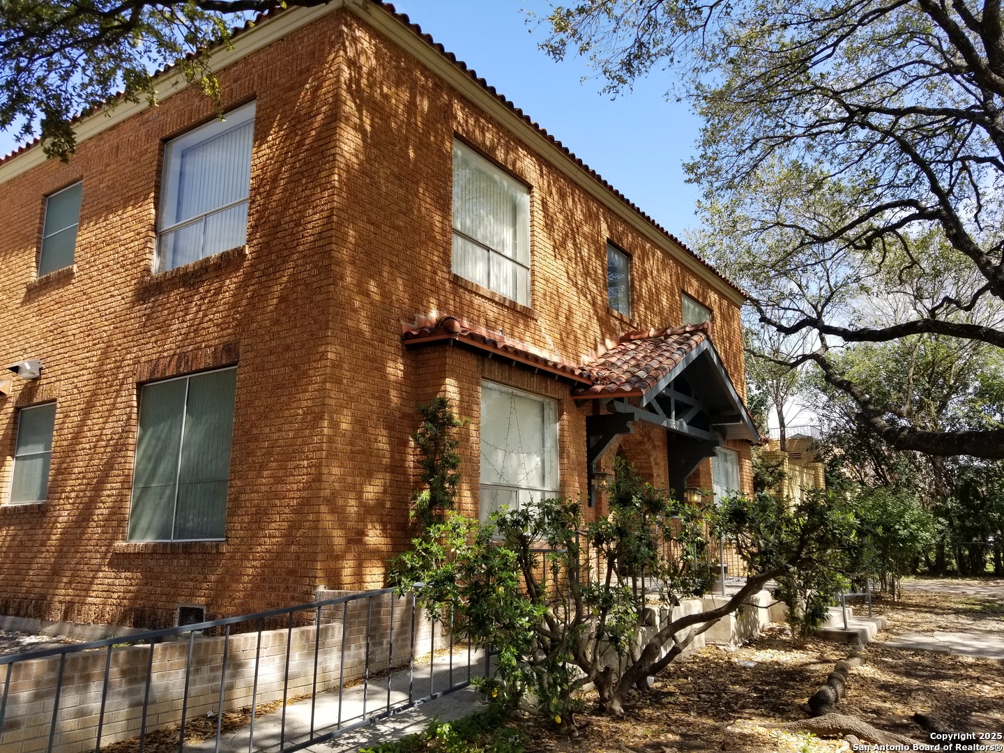 1635 W Mulberry Ave.