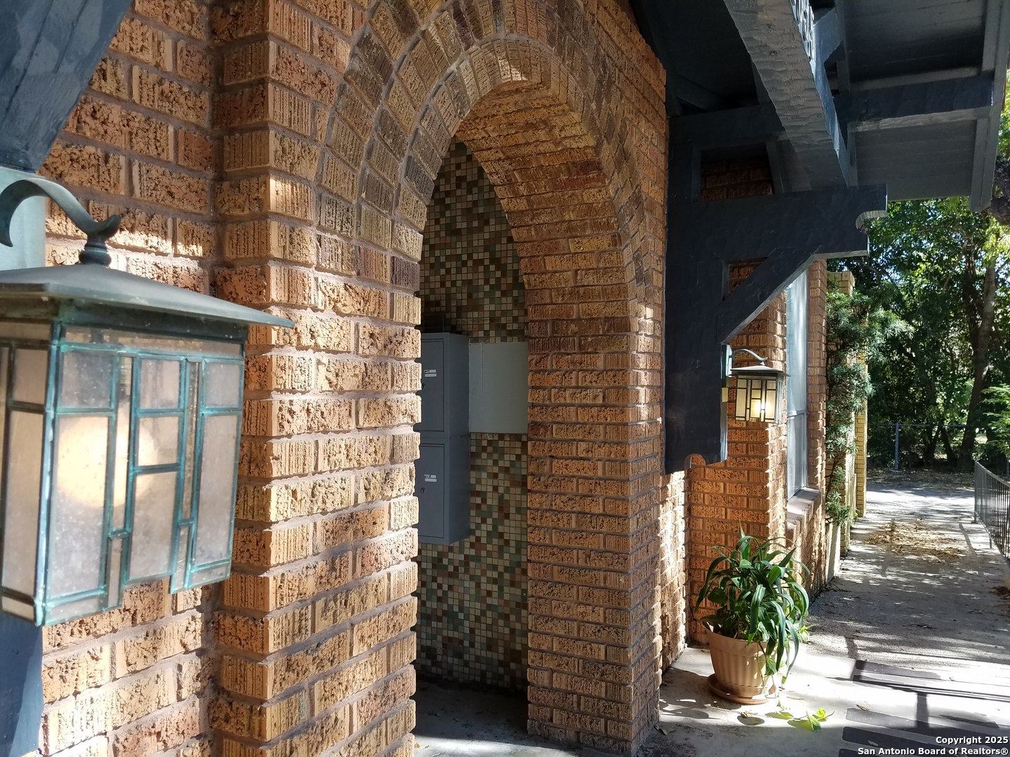 1635 W Mulberry Ave.
