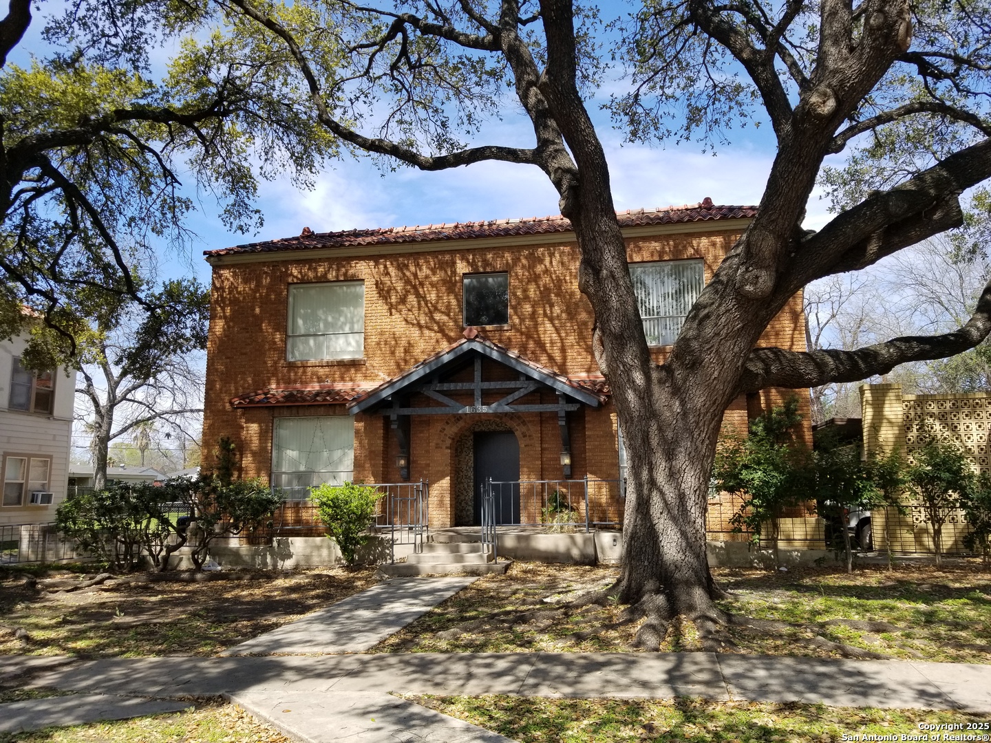 1635 W Mulberry Ave.