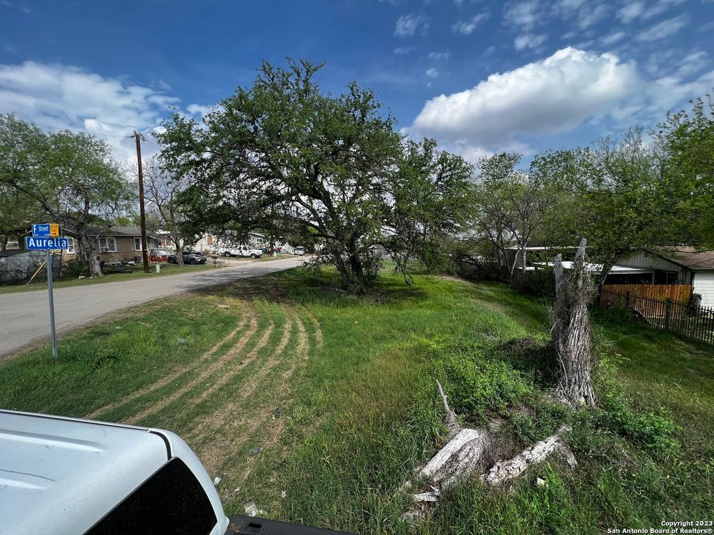 Photo of 603 F ST, San Antonio, TX 78220 (MLS # 1719668)
