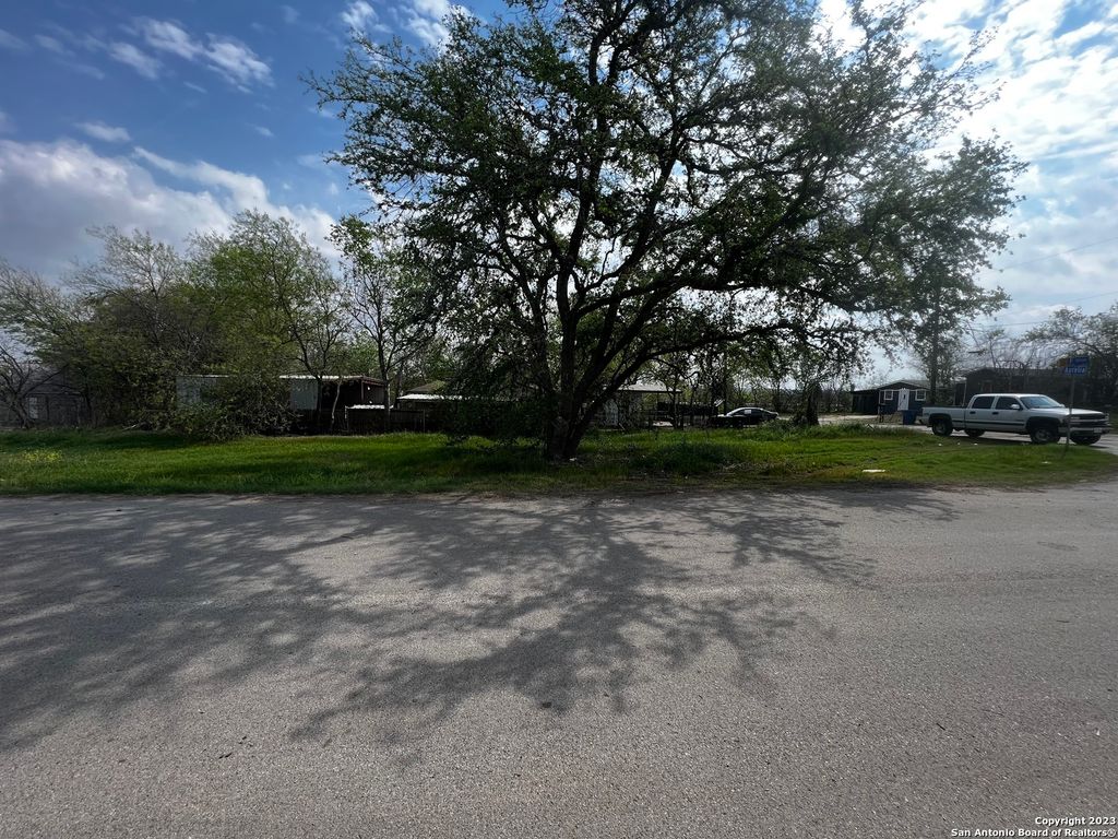 Photo of 603 F ST, San Antonio, TX 78220 (MLS # 1719668)