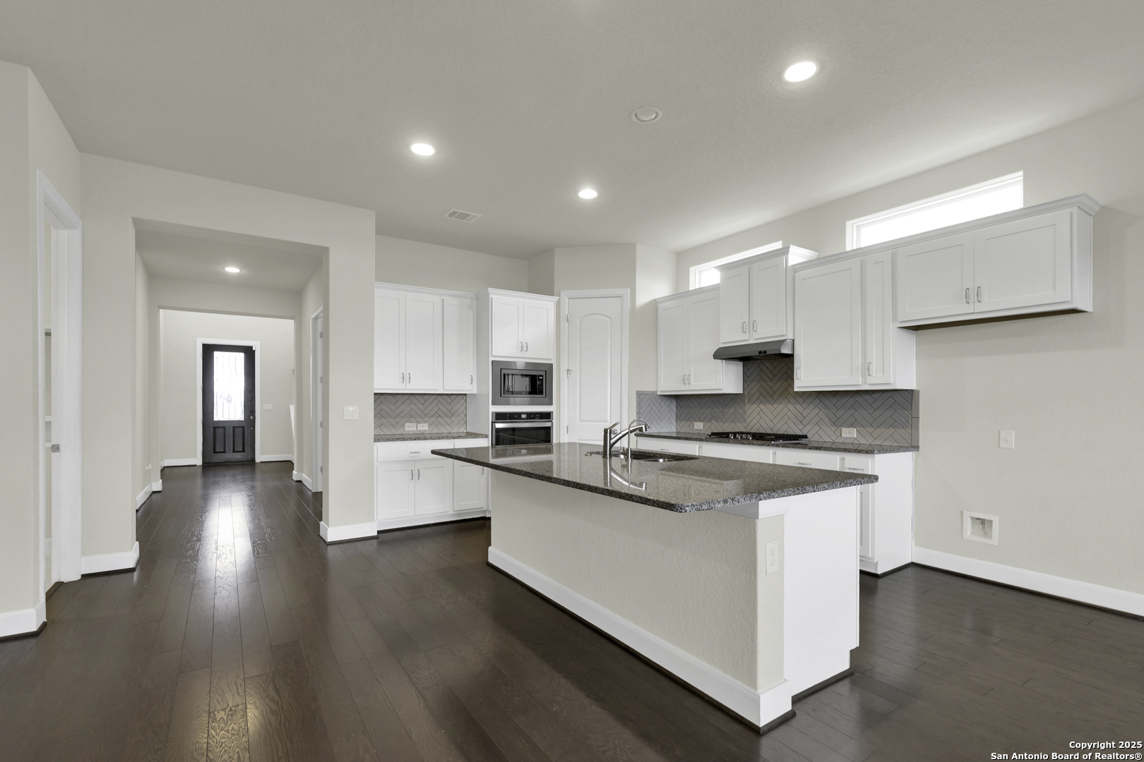 945 Foxbrook