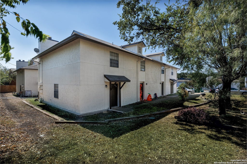 Photo of 546 Dukeway, Universal City, TX 78148 (MLS # 1867607)