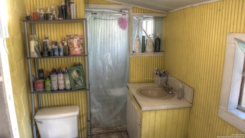 A home in Leakey